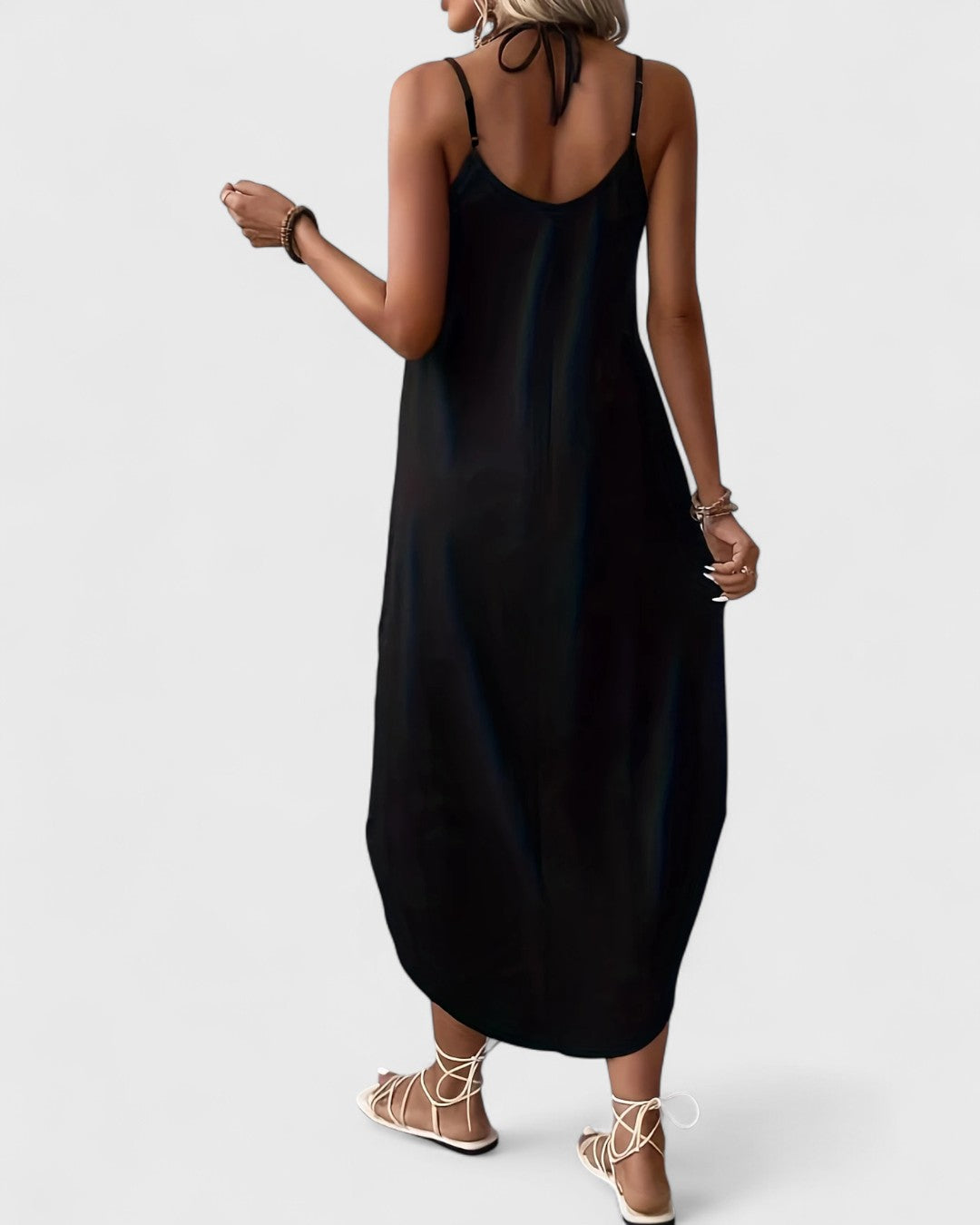 Zofia™ – Lång, Flödande Sommarklänning med Smala Axelband