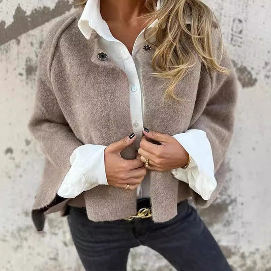 Flarella™ - Kort Kappa med Eleganta Utsvängda Ärmar